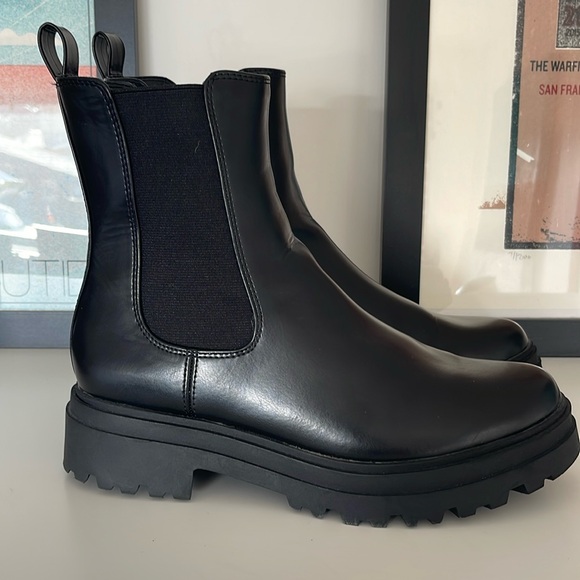 a new day Shoes - a new day (target) lug sole Chelsea Boot sz 9